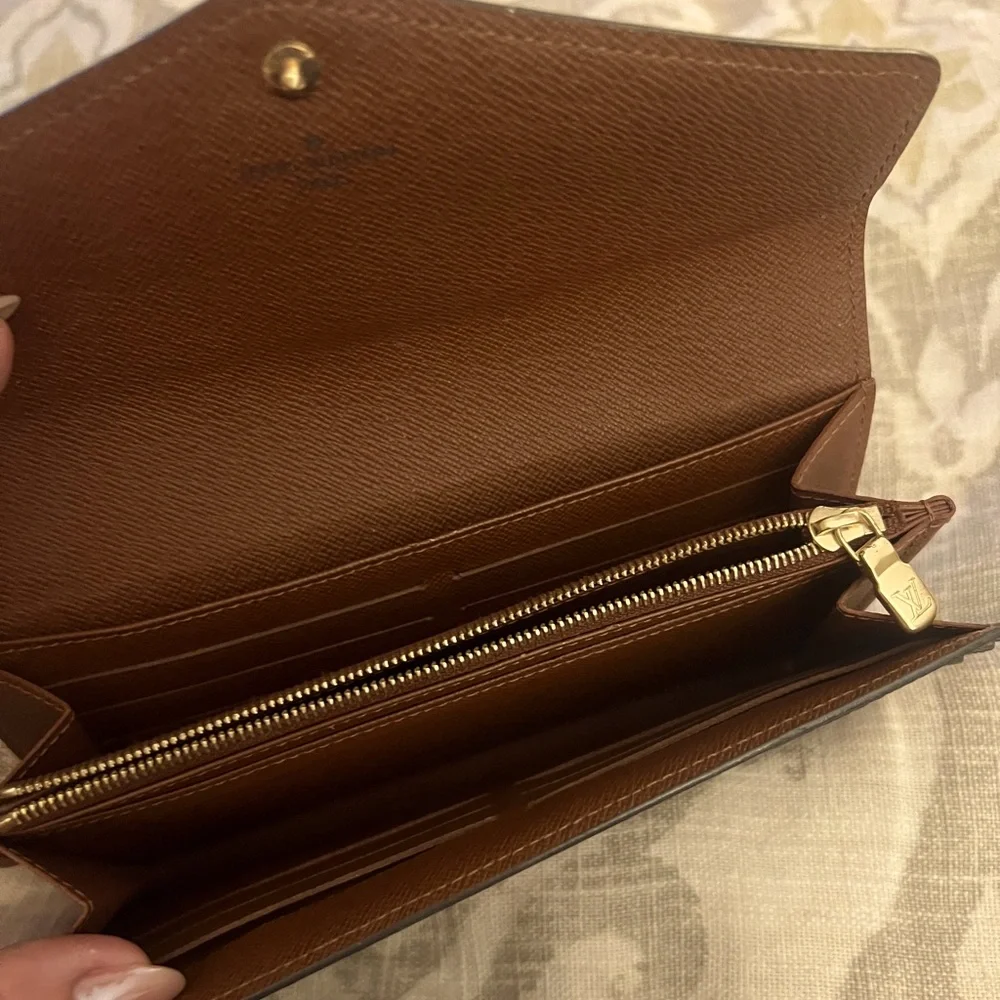 Louis Vuitton Sarah Wallet Authentic - Picture 2 of 12